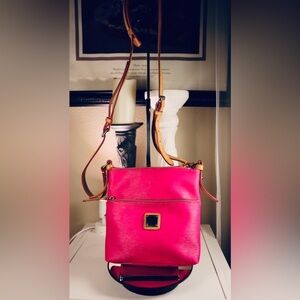 Dooney & Bourke pink pebble grain letter carrier crossbody